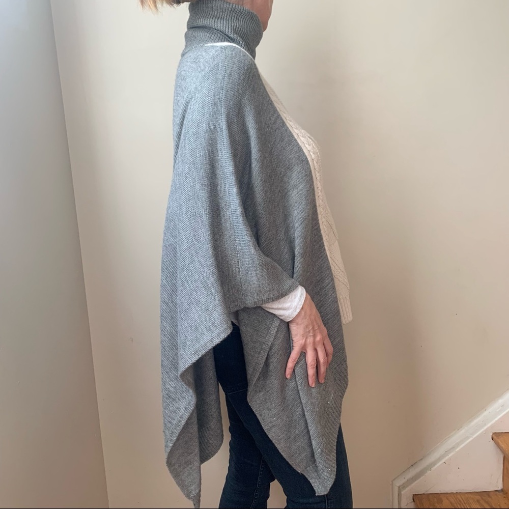 Women’s Wool Blend Chunky Knit Poncho Turtleneck Cream Grey One Size - Picture 2 of 15